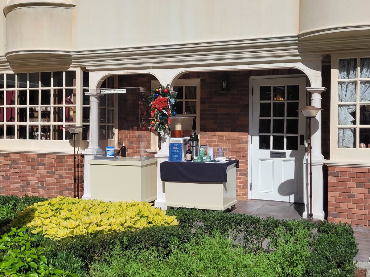 holiday-beverages-english-garden-taste-of-epcot-international-festival-of-the-holidays-booth-1