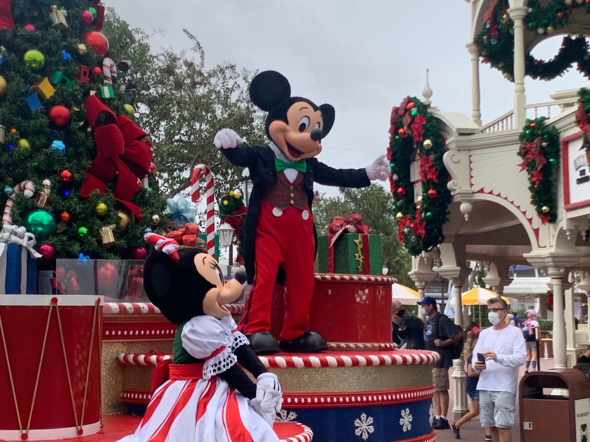 holiday-mickey-minnie-new-outfits-3