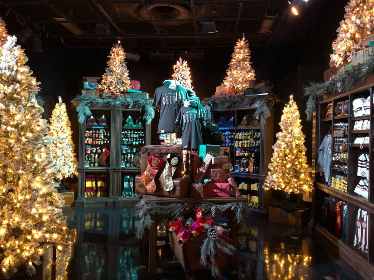 PHOTOS, VIDEO: Tour the First-Ever Holiday Tribute Store, Featuring