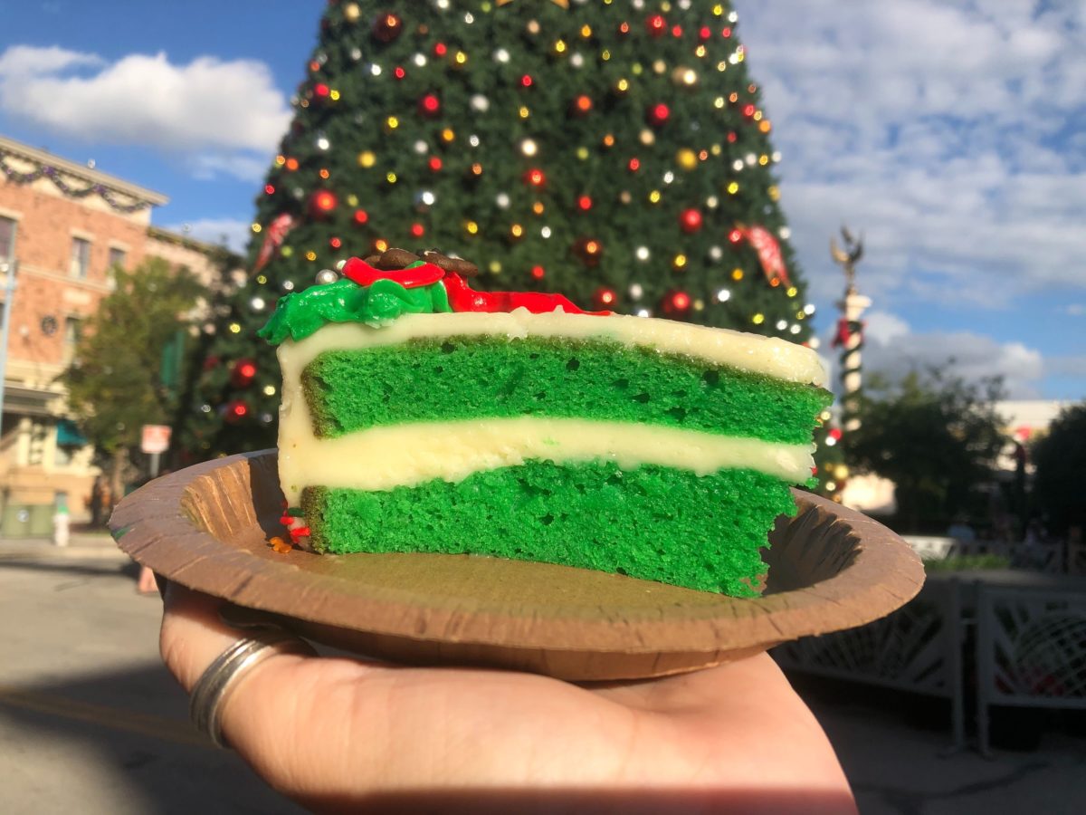 holiday-wreath-cake-treat-trail-universal-studios-florida-13-7731095