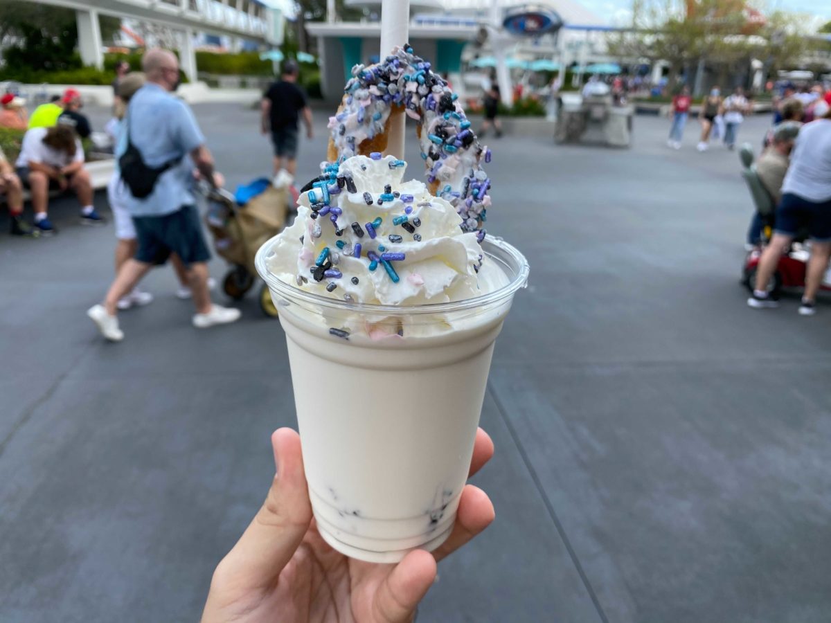 just-a-dream-away-shake-magic-kingdom-christmas-2020_11