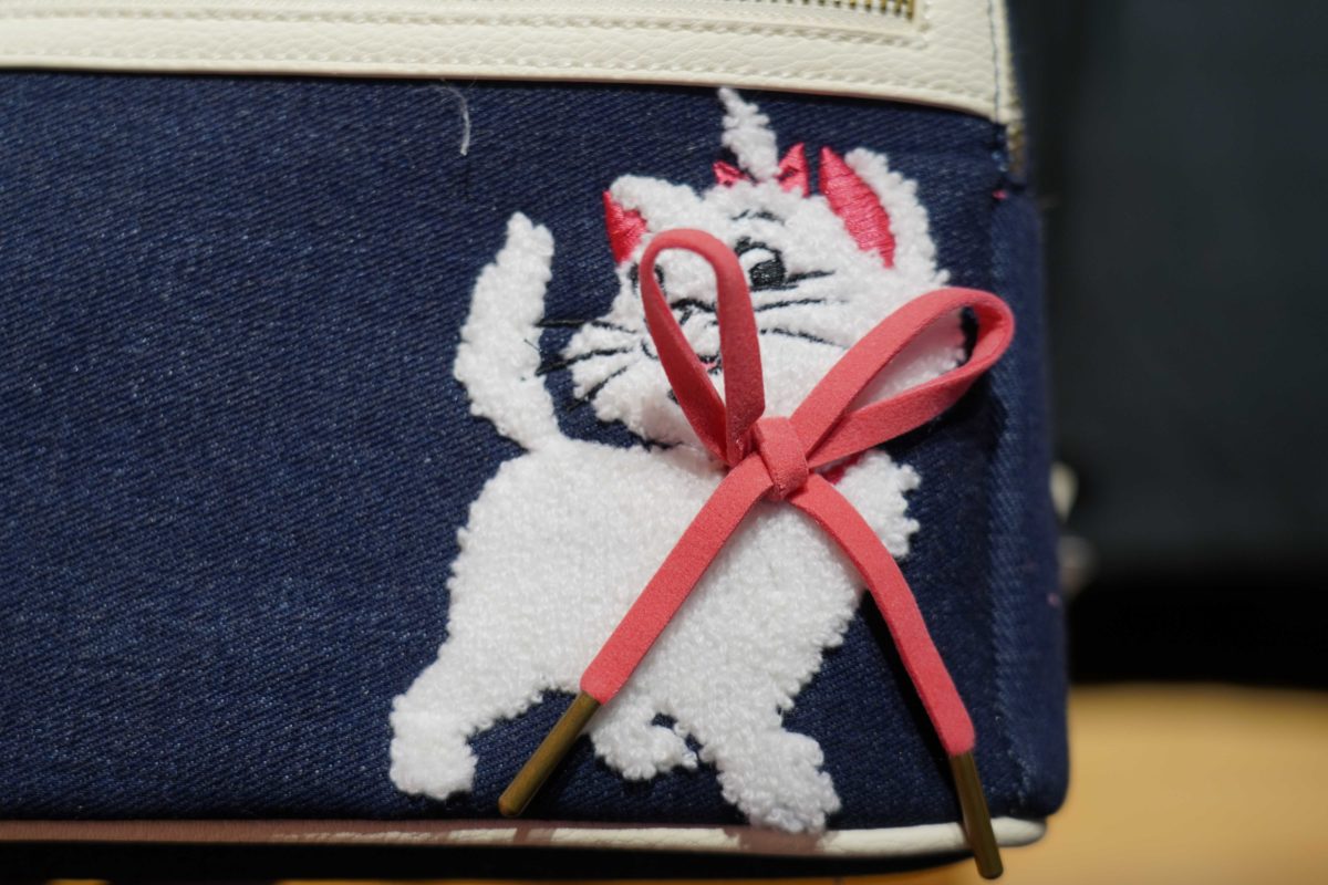 loungefly-aristocats-denim-mini-backpack-3-8189382