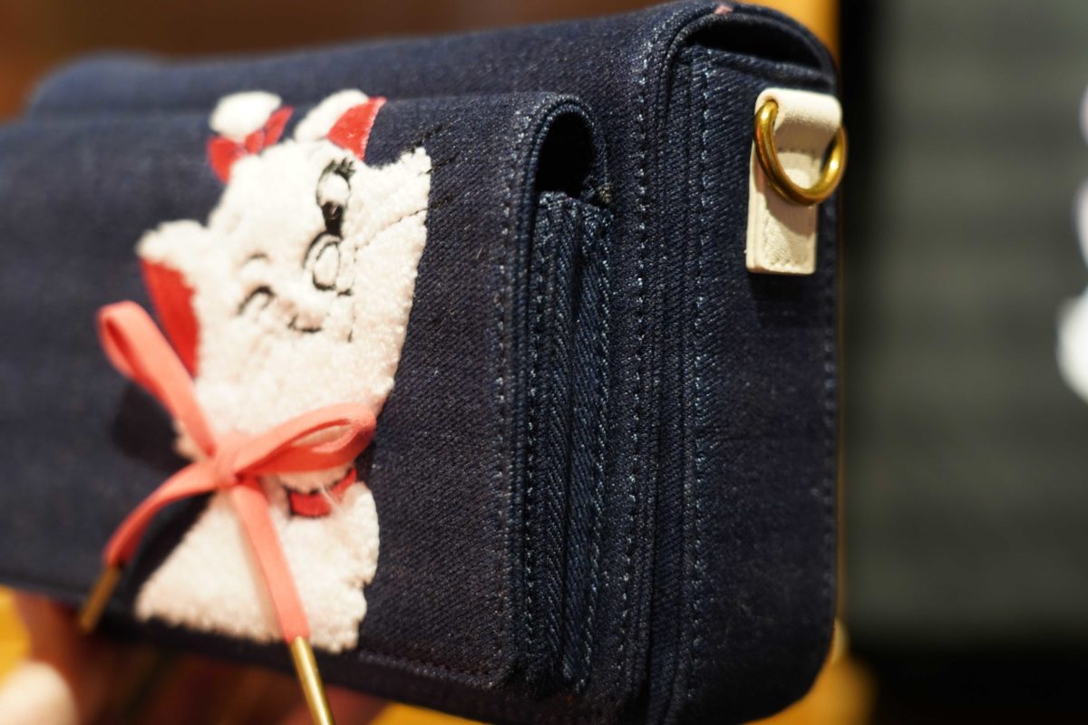 loungefly-aristocats-denim-wristlet-3-8411025