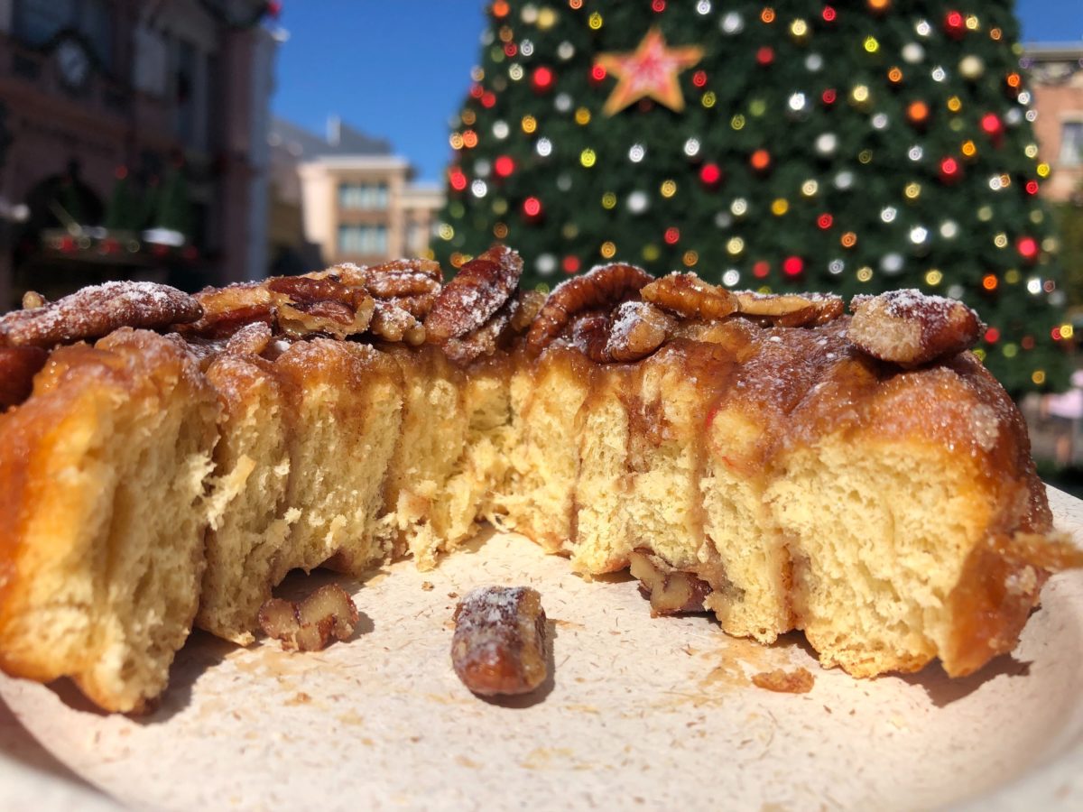 maple-pecan-sticky-bunz-universal-studios-florida-review-holiday-tribute-store-4-4522264