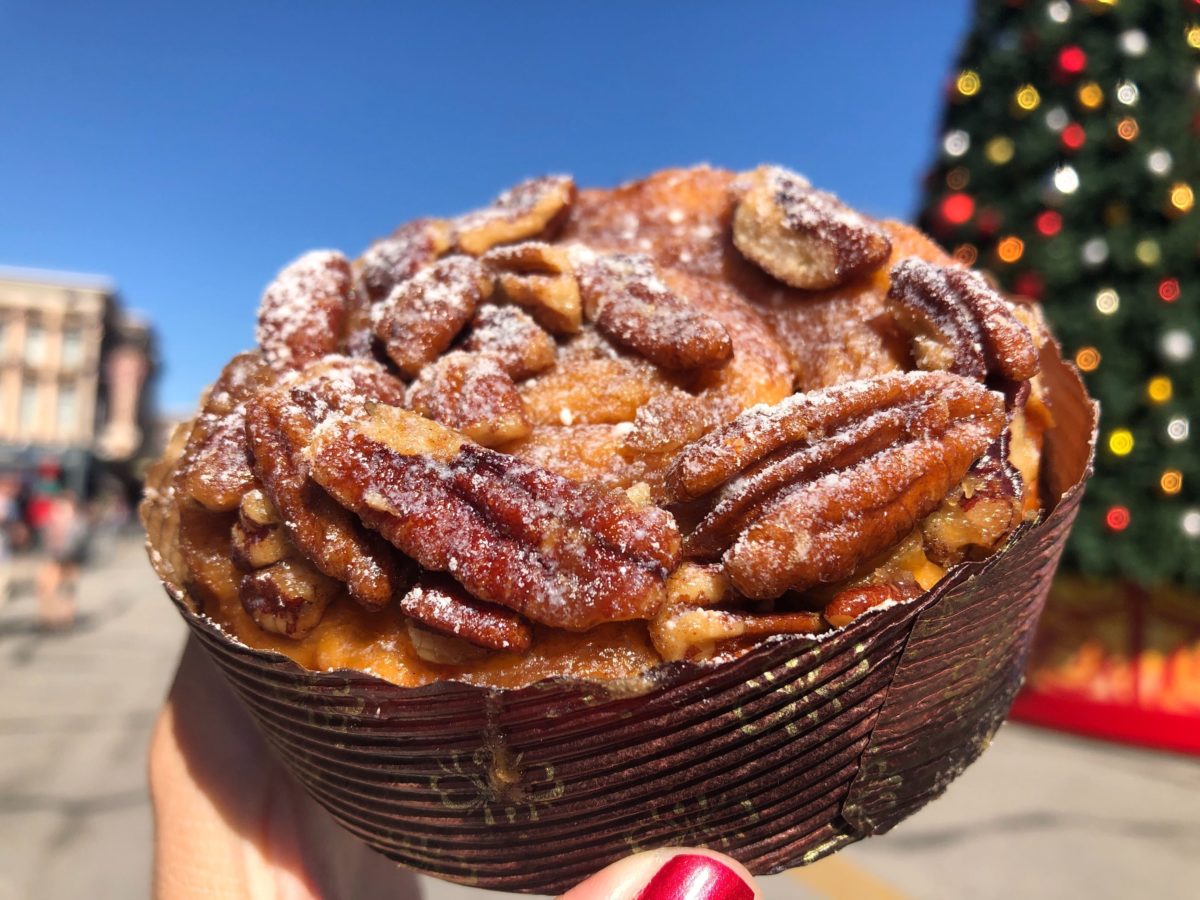 maple-pecan-sticky-bunz-universal-studios-florida-review-holiday-tribute-store-7-8712531