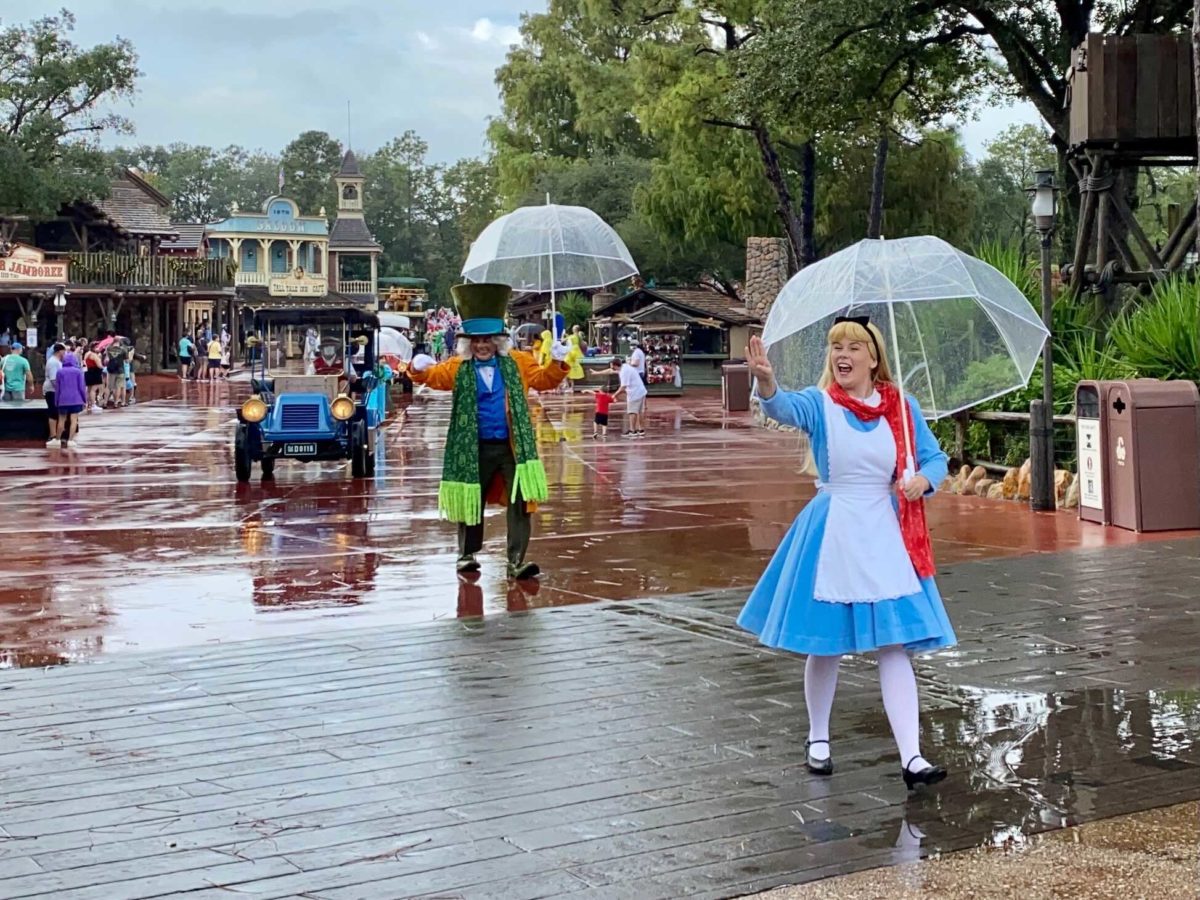 mickey-christmas-rainy-day-cavalcade-2