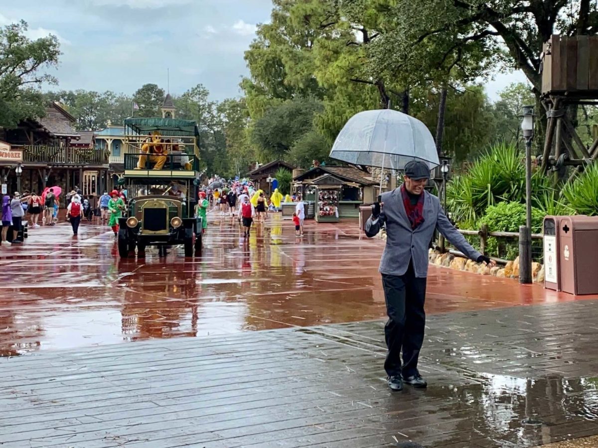 mickey-christmas-rainy-day-cavalcade-5