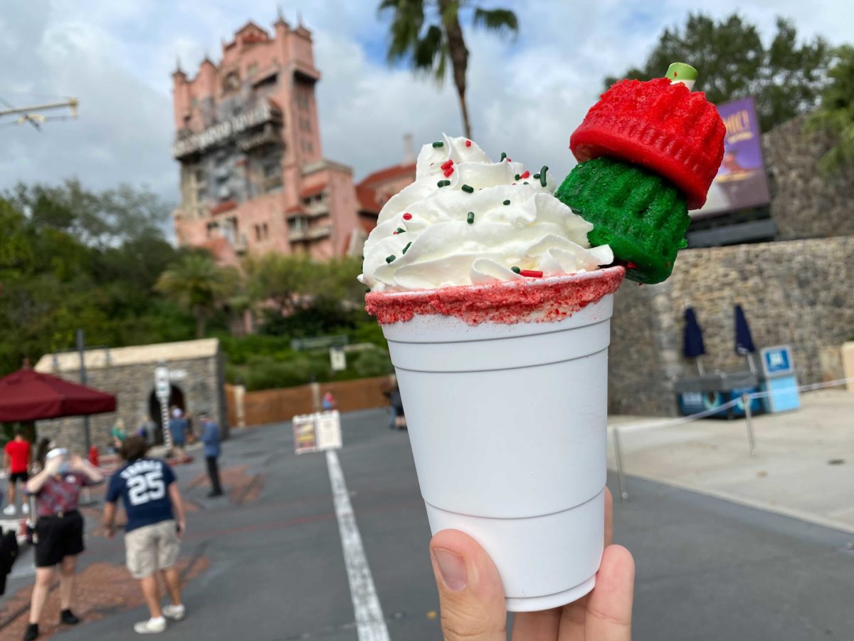 peppermint-bundt-cake-shake-5-4582143