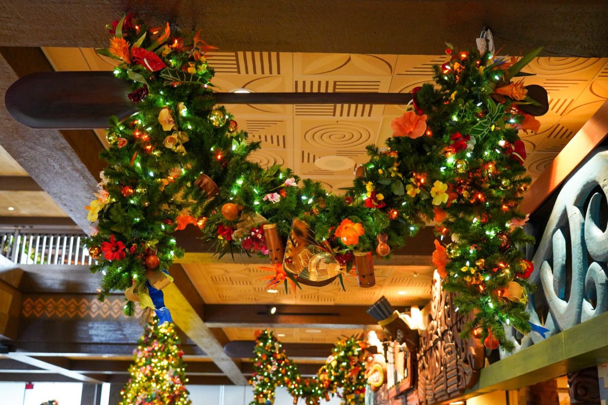 Photos Video Tiki Inspired Christmas Decorations Arrive At Disney S Polynesian Village Resort During Ongoing Refurbishment