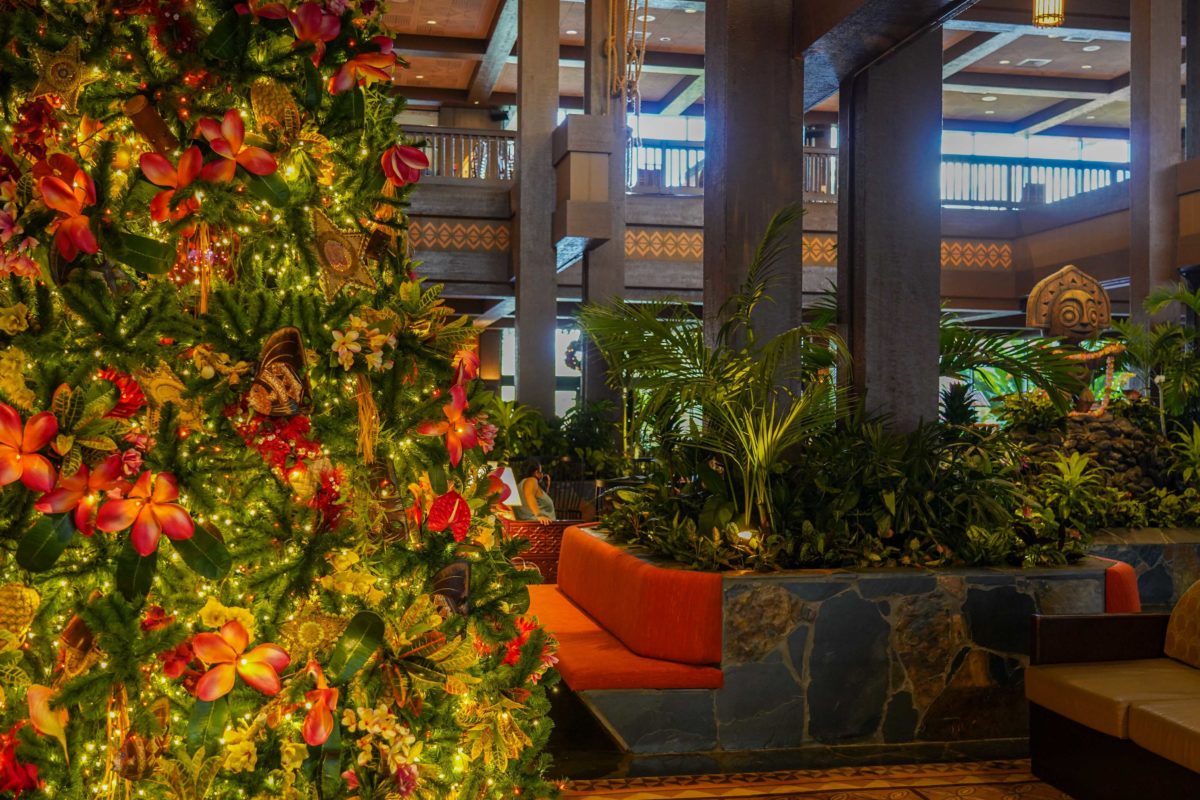 polynesian-village-christmas-decorations-7