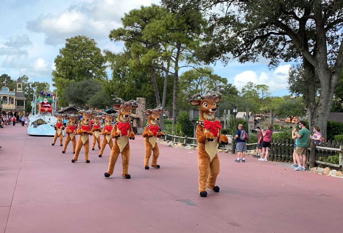 santas-christmas-cavalcade-magic-kingdom-2020_10