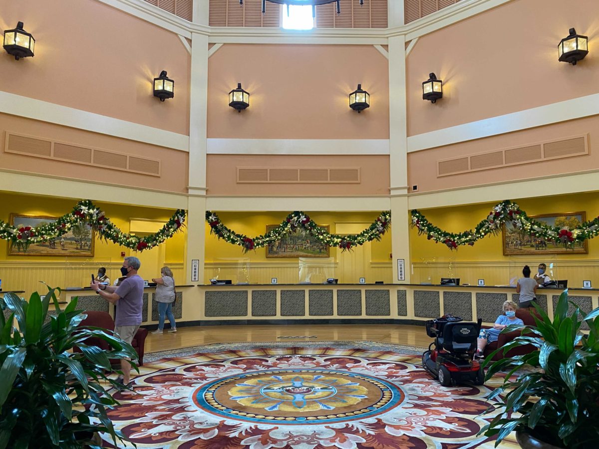 PHOTOS, VIDEO Christmas Trees and Holiday Decorations Arrive at Disney