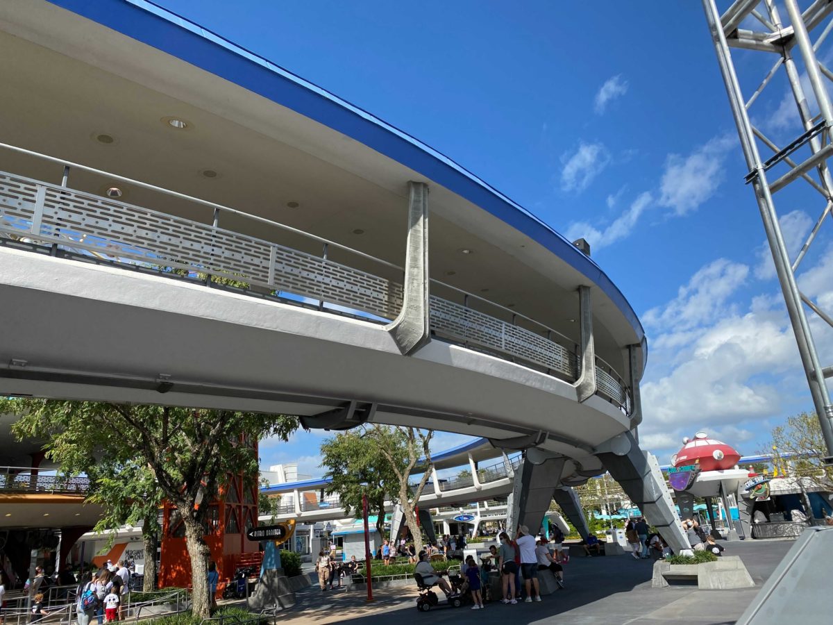 tomorrowland-supports-2
