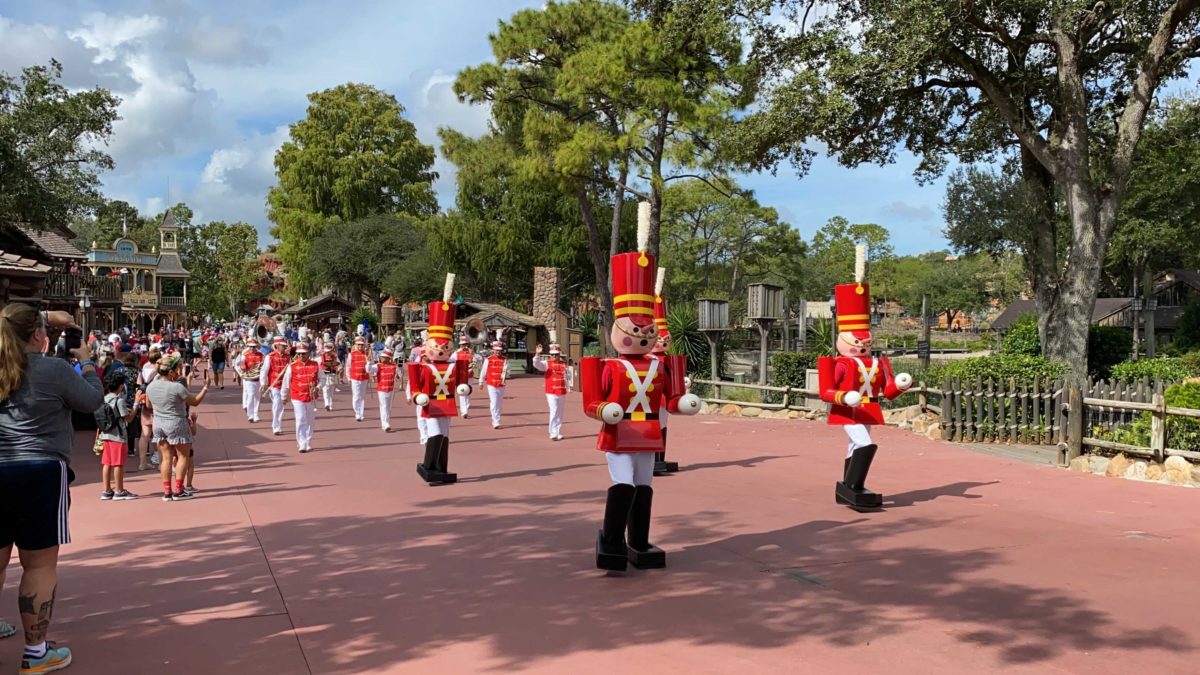 toy-soldiers-main-street-philharmonic-christmas-holiday-magic-kingdom-2020-4