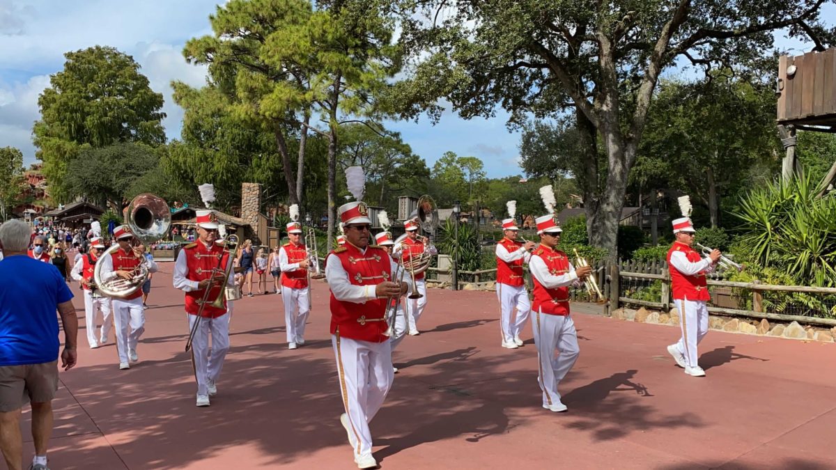 toy-soldiers-main-street-philharmonic-christmas-holiday-magic-kingdom-2020-8