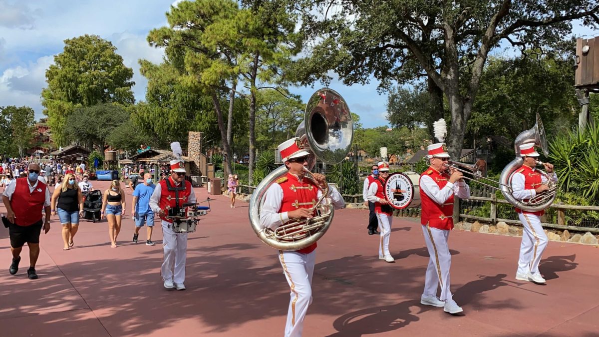 toy-soldiers-main-street-philharmonic-christmas-holiday-magic-kingdom-2020-9