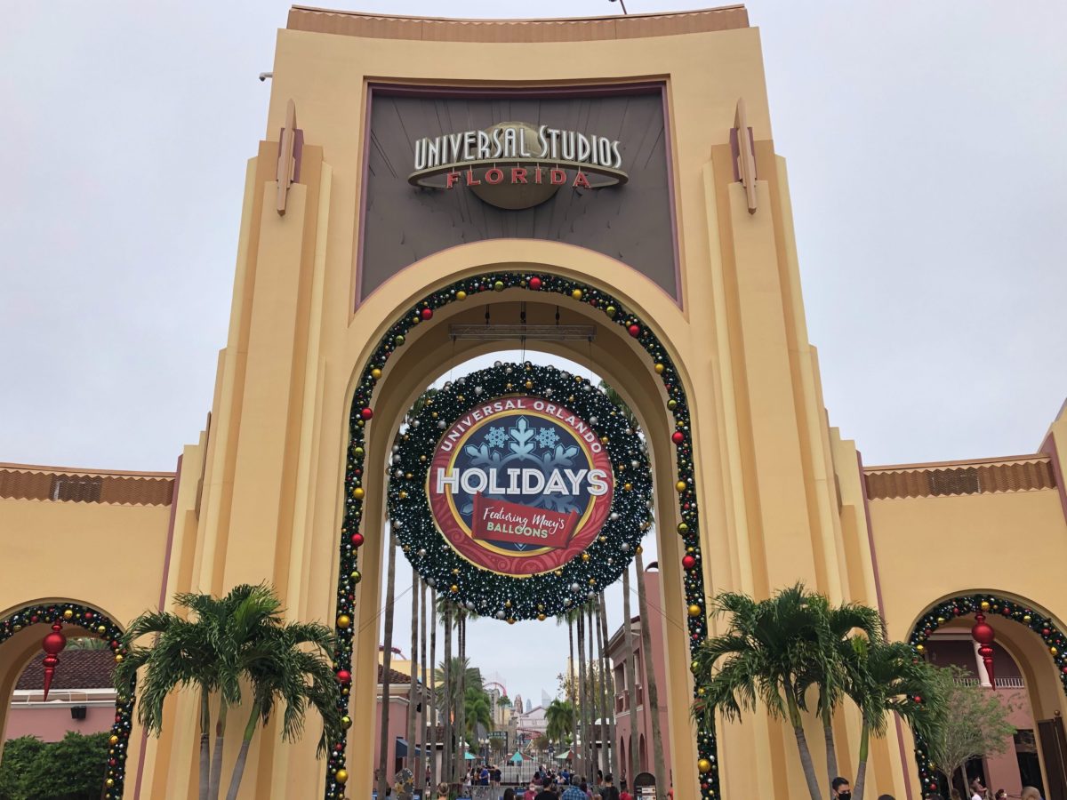 universal-studios-florida-holiday-arch-featured_3