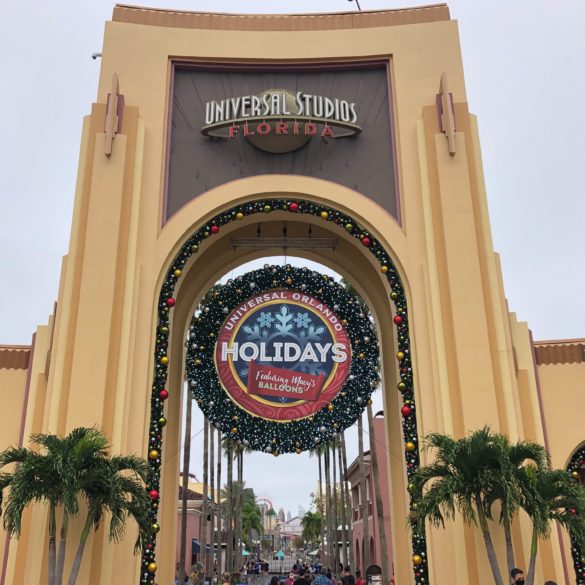 universal-studios-florida-holiday-arch-featured_3