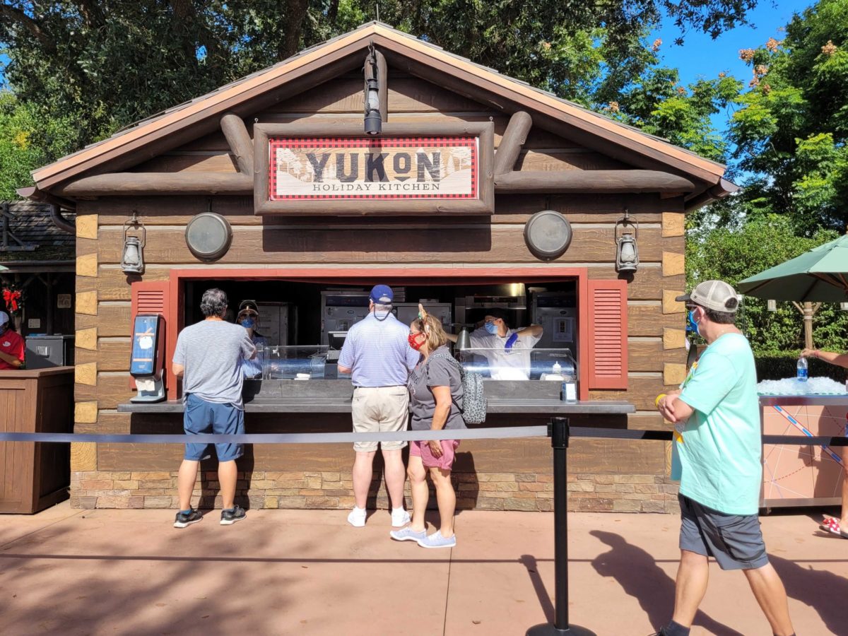 Review New Seared Scallops And Beef Bourguignon At Yukon Holiday Kitchen For The 2020 Taste Of Epcot International Festival Of The Holidays Wdw News Today