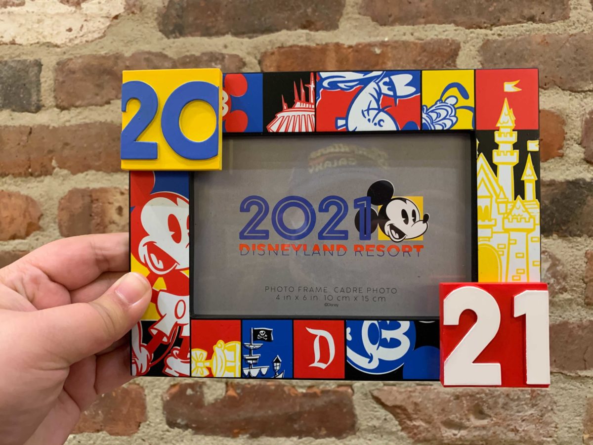 2021-merchandise-disneyland-resort-2020-12-11t141402-607