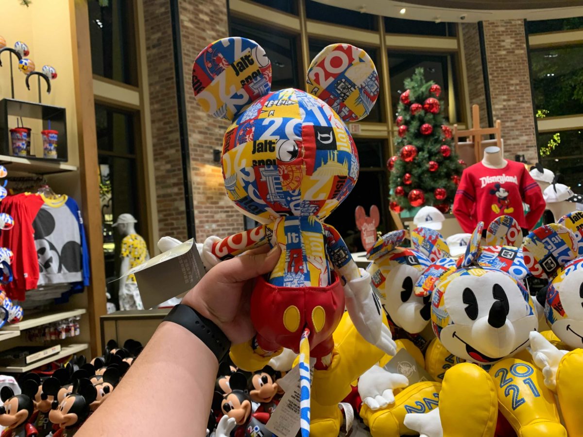 2021-merchandise-disneyland-resort-2020-12-11t141446-182