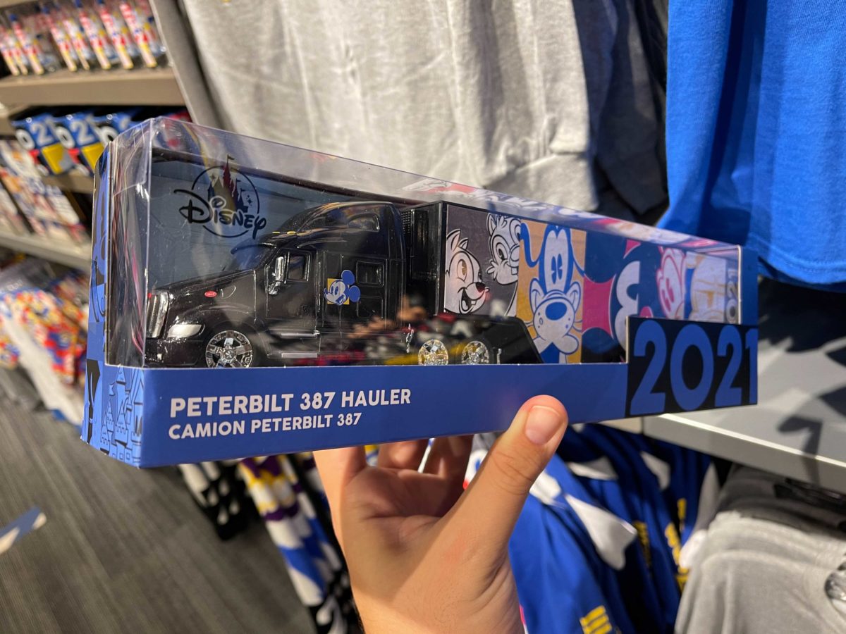2021-peterbilt-hauler-toy-truck-2