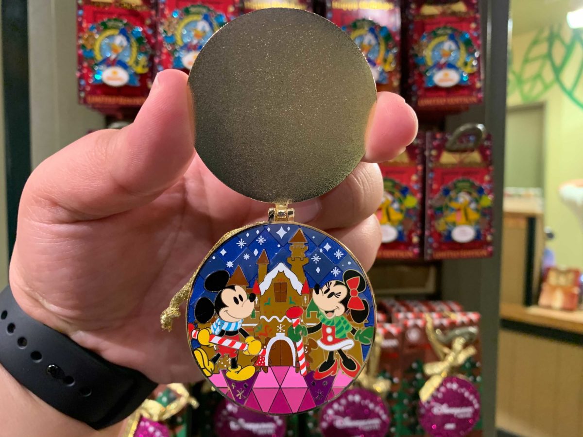le-disneyland-hotel-gingerbread-pin-3