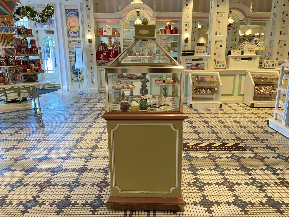 new-display-case-added-confectionery-magic-kingdom-12232020-8815276