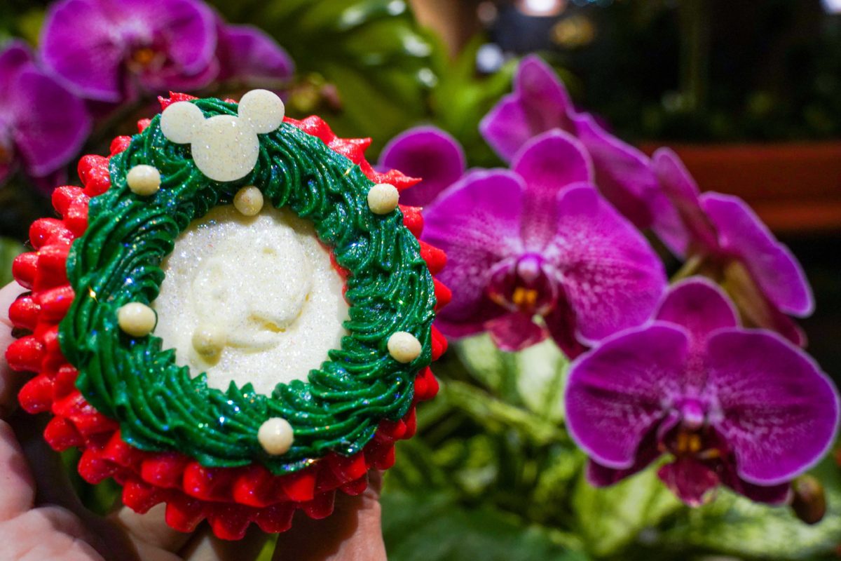 polynesian-holiday-cupcake-chocolate-peppermint-4-9949730