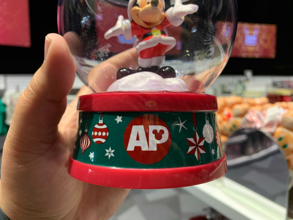 santa-mickey-snow-globe-sipper-disneyland-3