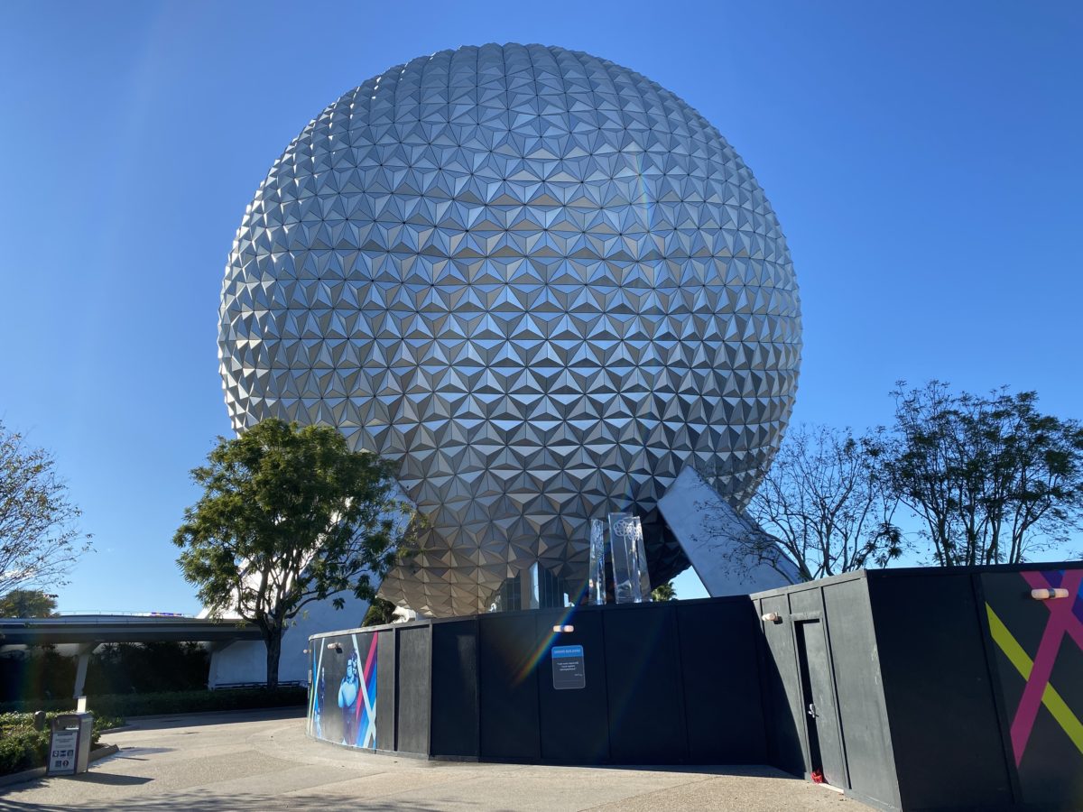 spaceship-earth-walls-up-around-entrance-fountain-featured-image-hero-epcot-12212020-2798224