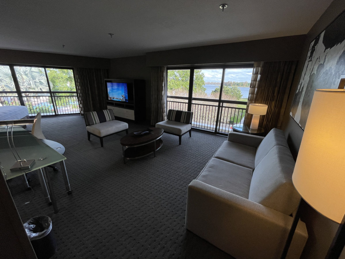 PHOTOS, VIDEO Tour a Garden Wing Deluxe Room at Disney’s Contemporary