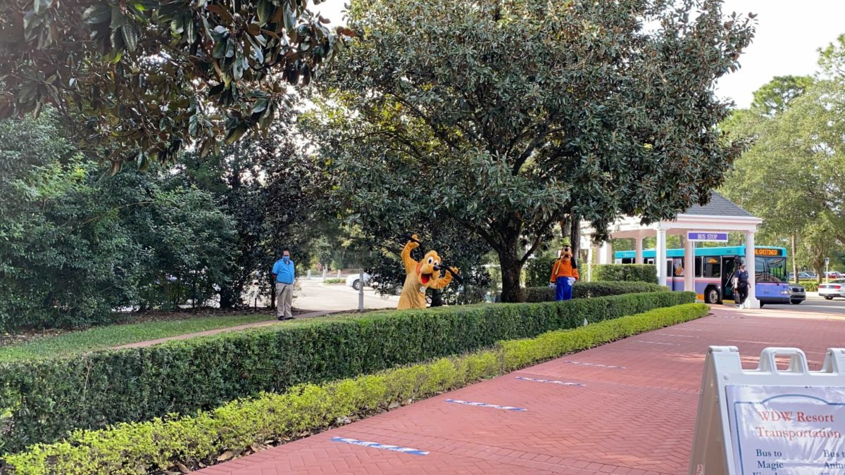 disney-character-rv-pluto-goofy-1