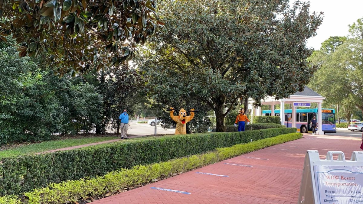 disney-character-rv-pluto-goofy