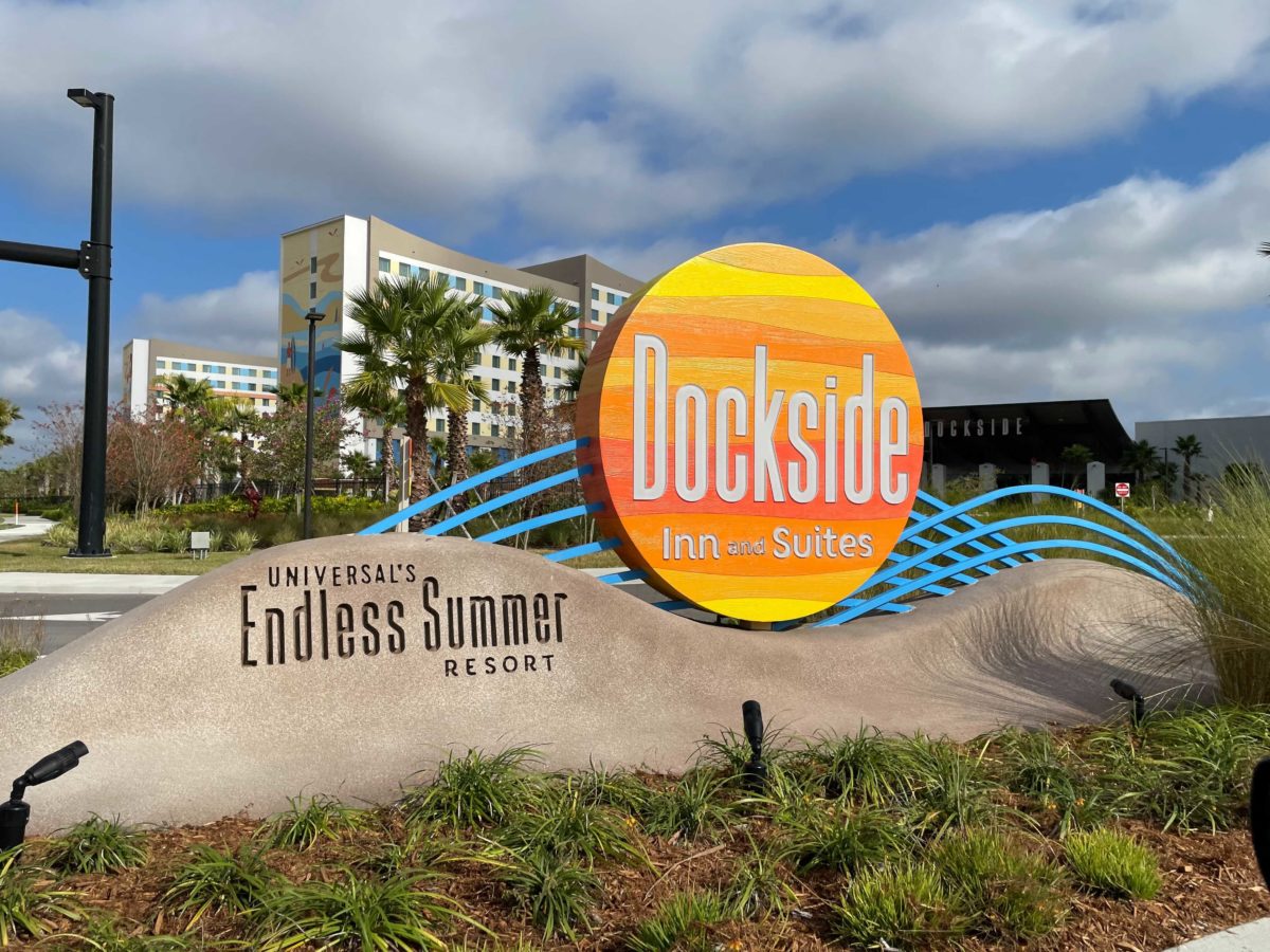 dockside-inn-and-suites-sign