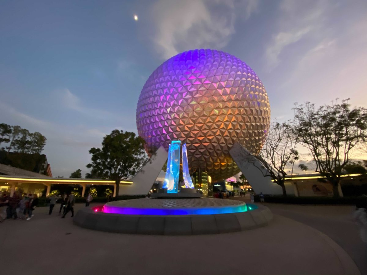 epcot-entrance-fountain-lit-up-night-13