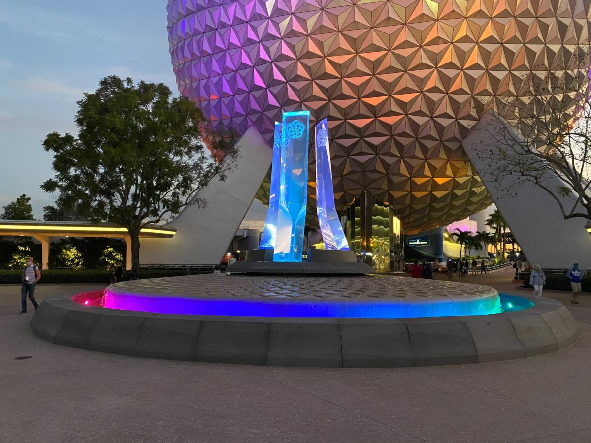 epcot-entrance-fountain-lit-up-night-14