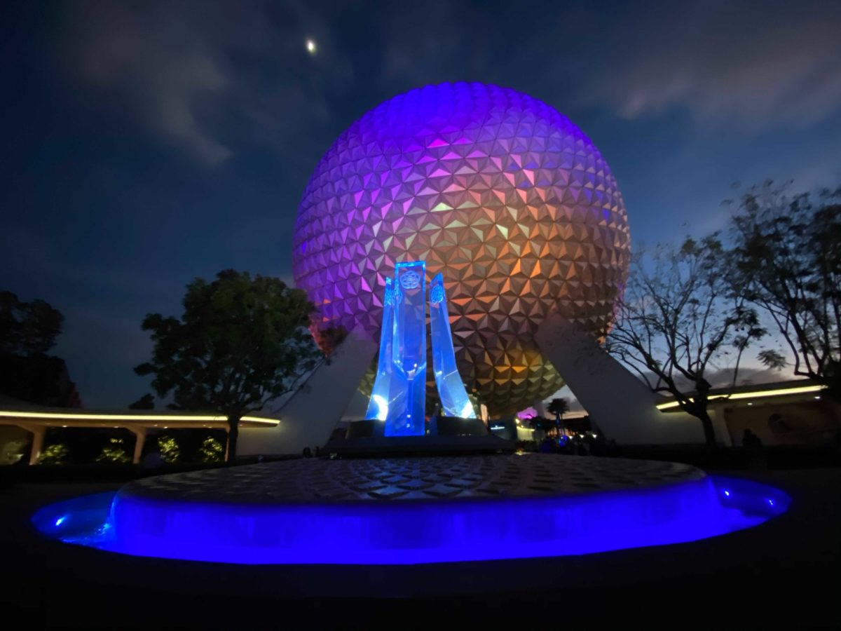 epcot-entrance-fountain-lit-up-night-24