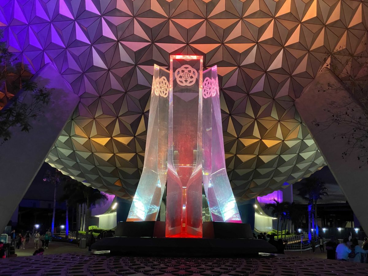 epcot-entrance-fountain-lit-up-night-34