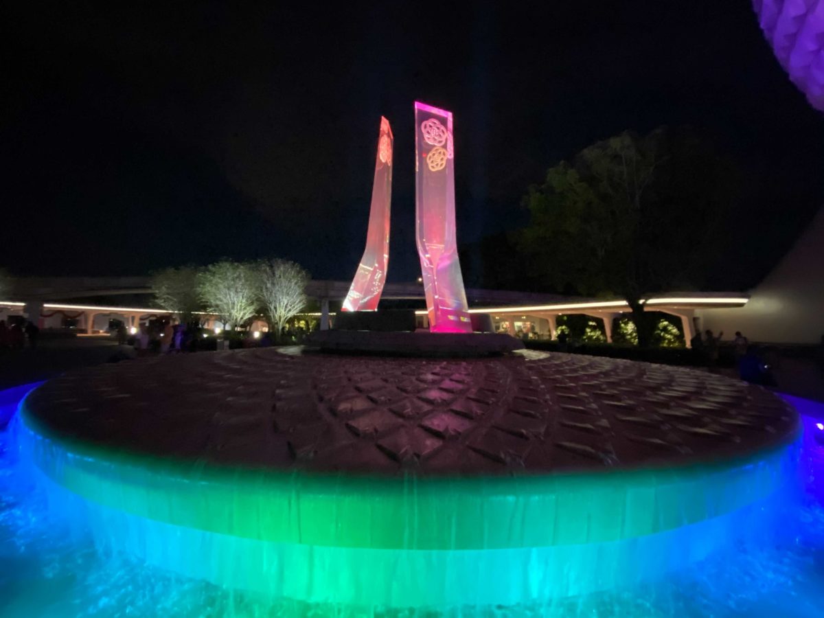epcot-entrance-fountain-lit-up-night-39