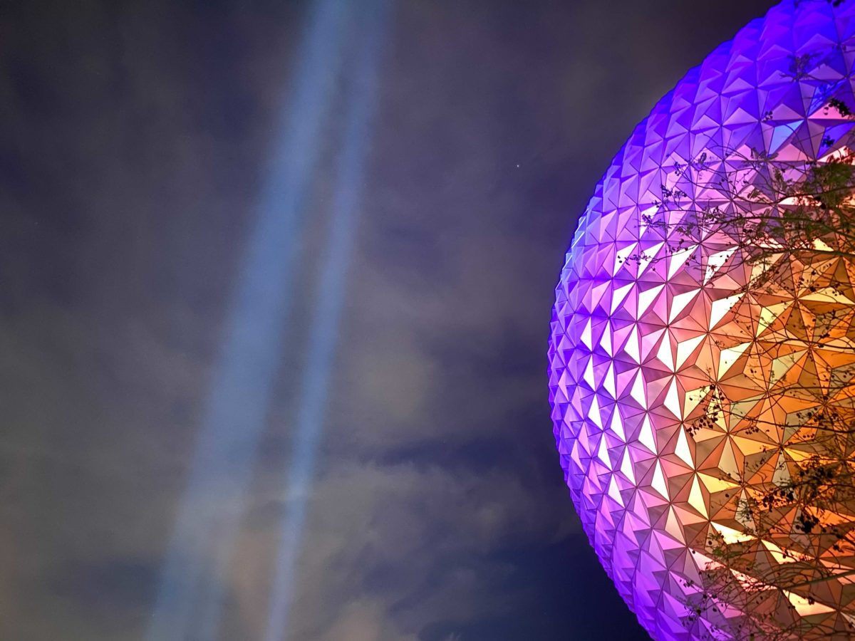 epcot-entrance-fountain-lit-up-night-41