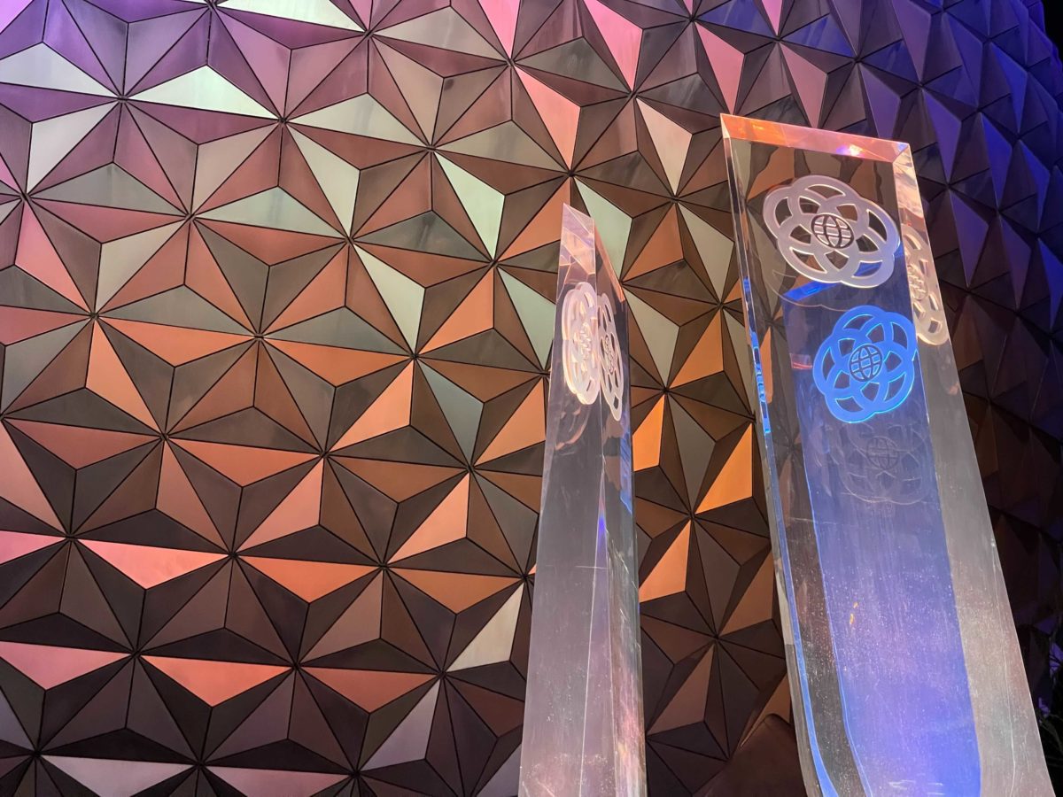 epcot-entrance-fountain-lit-up-night-54