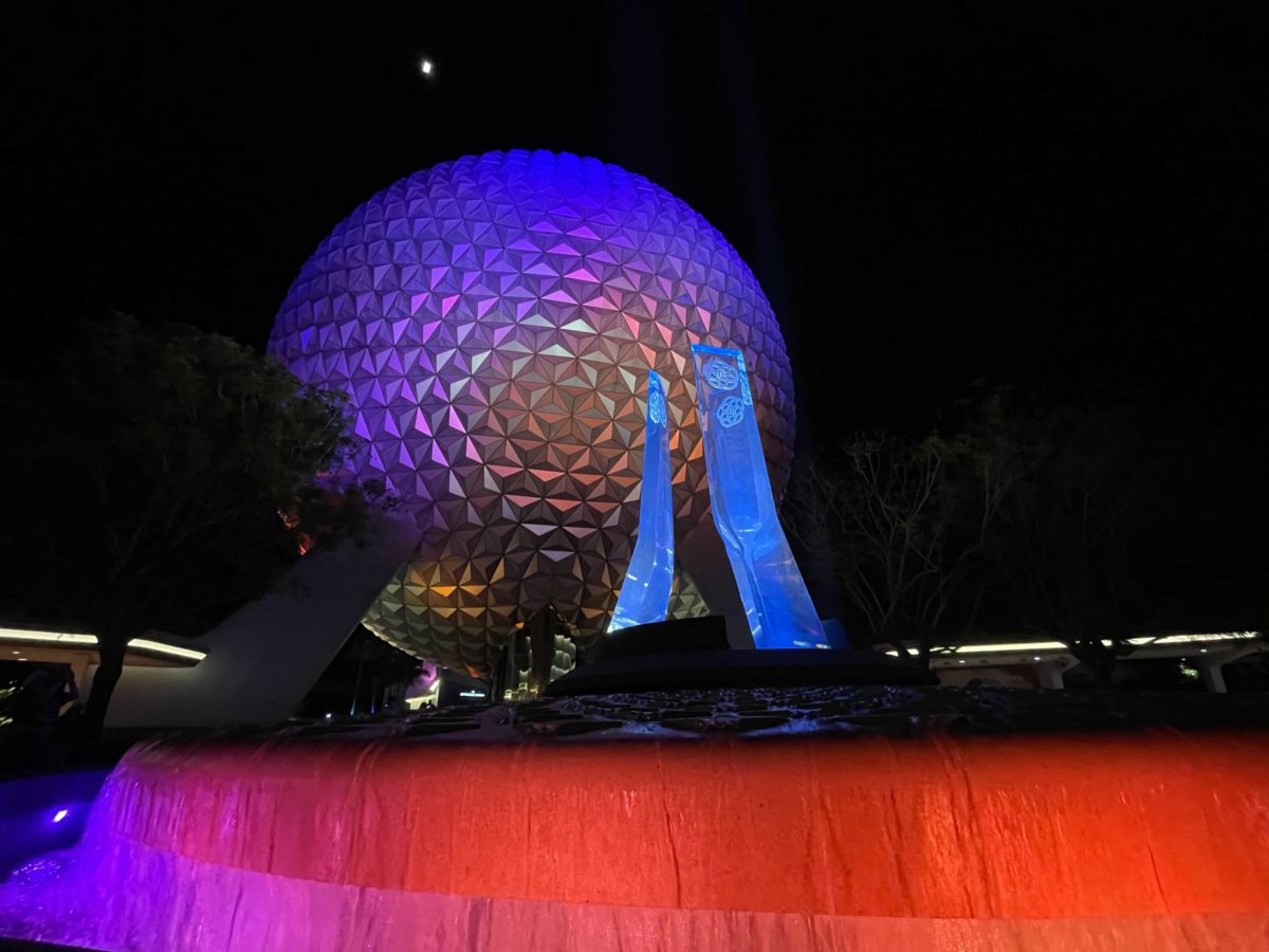 epcot-entrance-fountain-lit-up-night-59