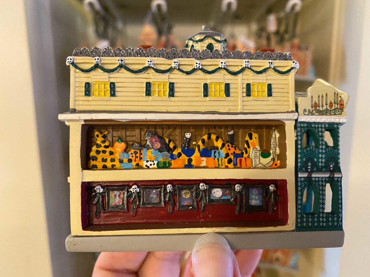 Photos New Haunted Mansion Holiday Ornament Materializes At Walt Disney World Wdw News Today - roblox the horror mansion wiki