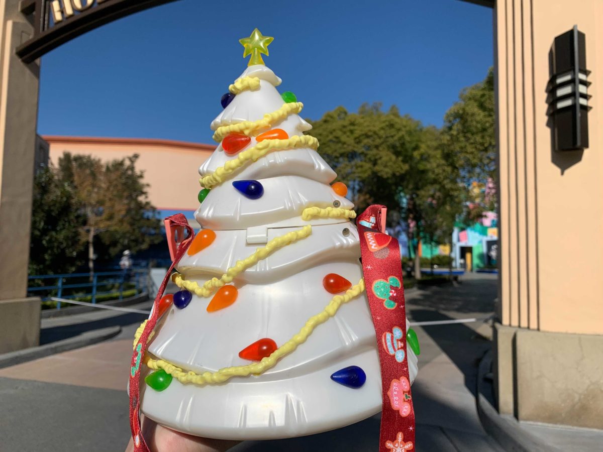 PHOTOS New LightUp Mickey & Minnie Christmas Tree Popcorn Bucket