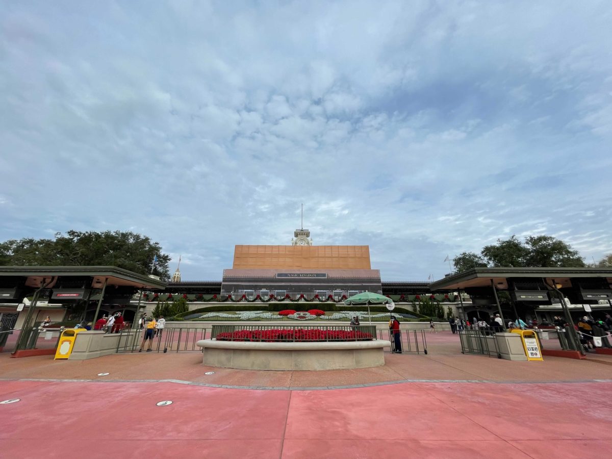 main-street-usa-train-station-themed-scrim-6