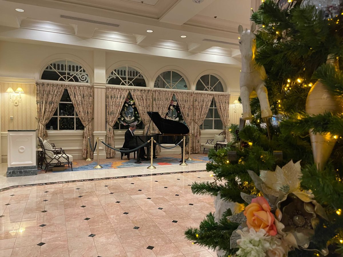 pianist-piano-player-returns-grand-floridian-1