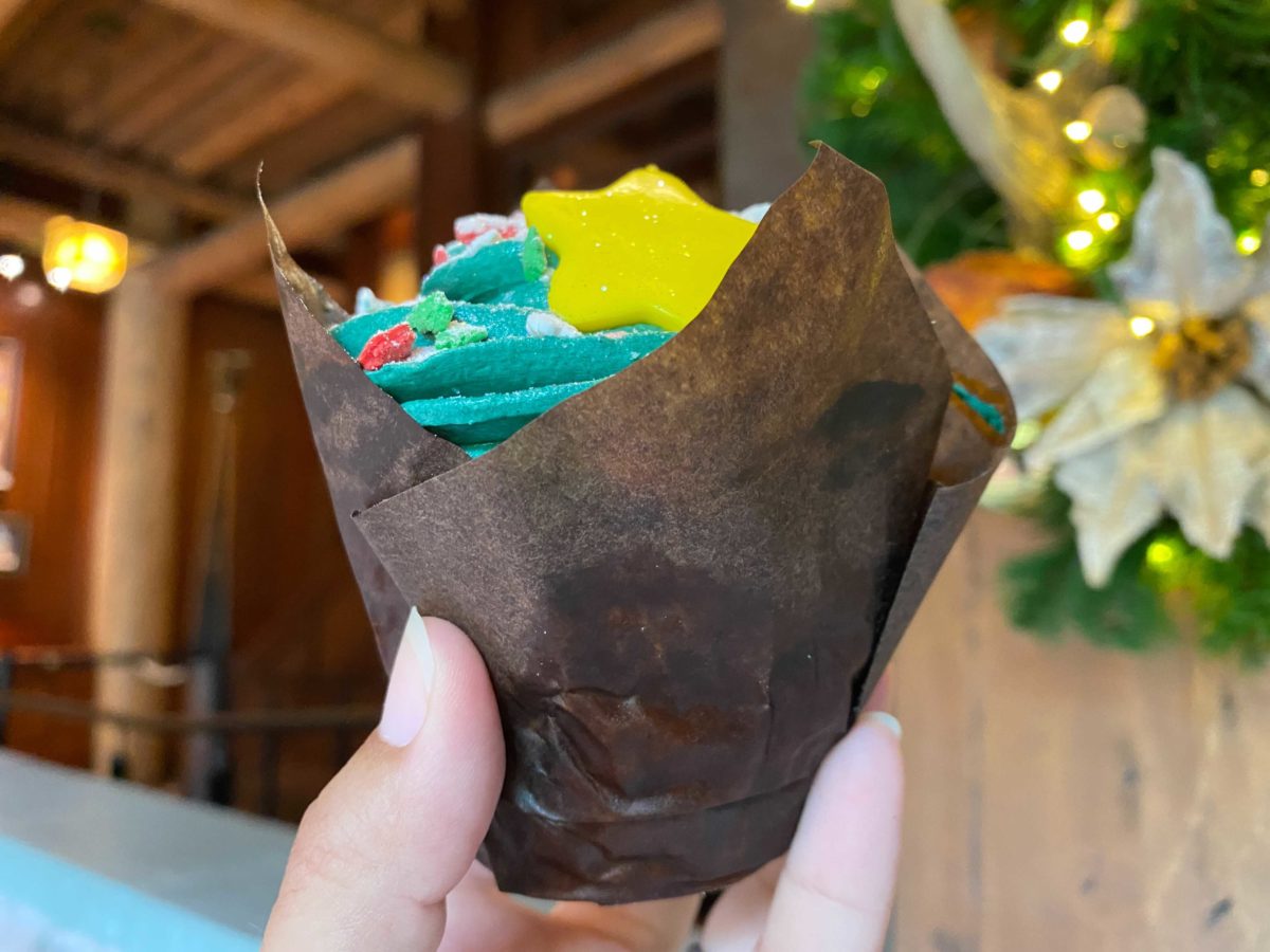 roaring-fork-christmas-cupcake-4