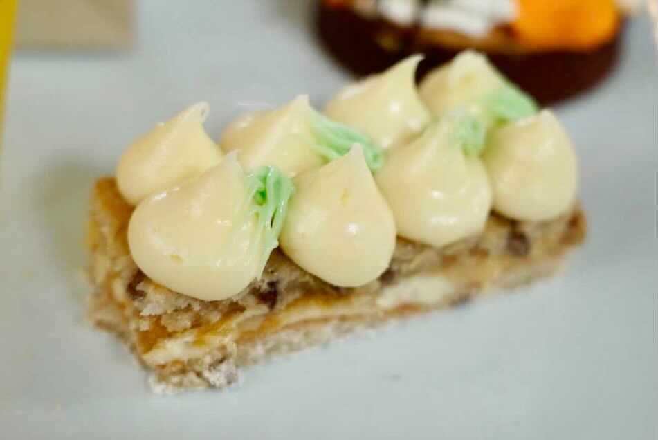 the-crystal-palace-hummingbird-cake-8617102