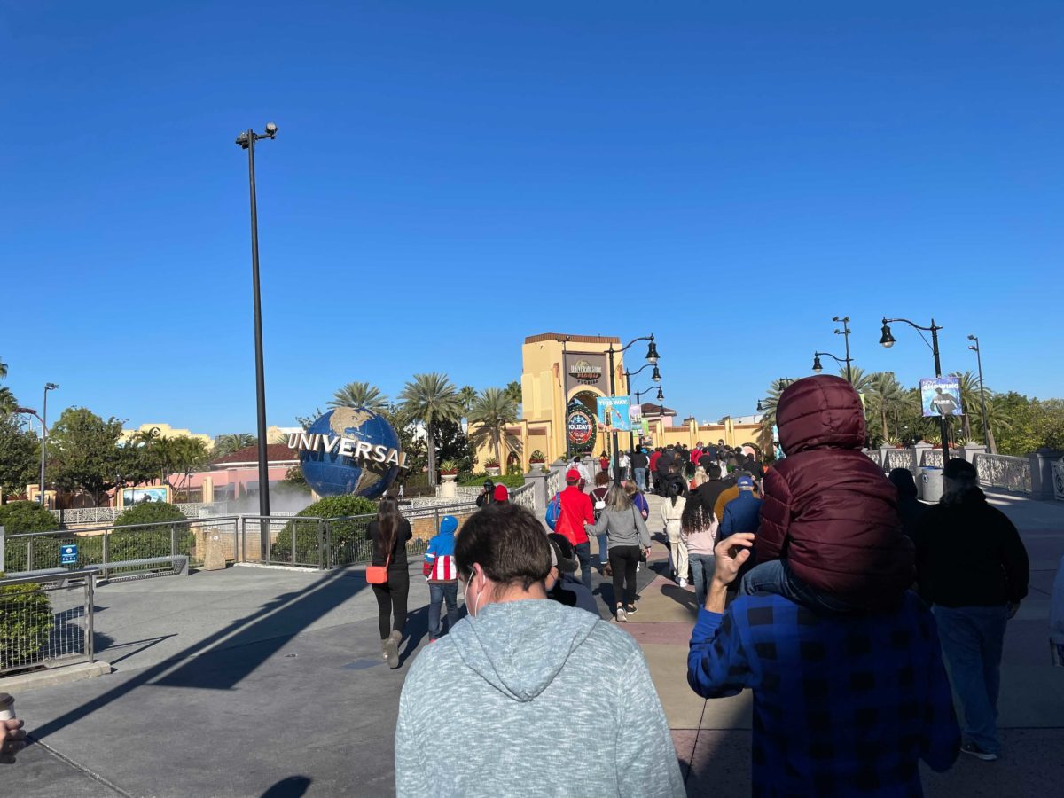 universal-crowds-12-18-2-2